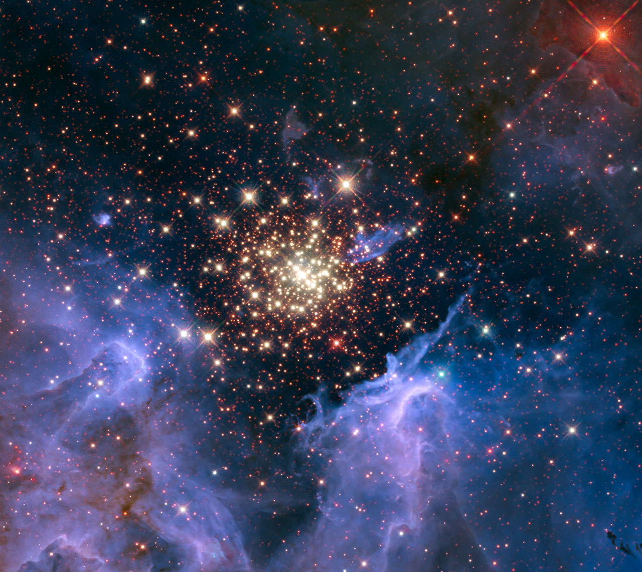 Starburst cluster shows celestial fireworks