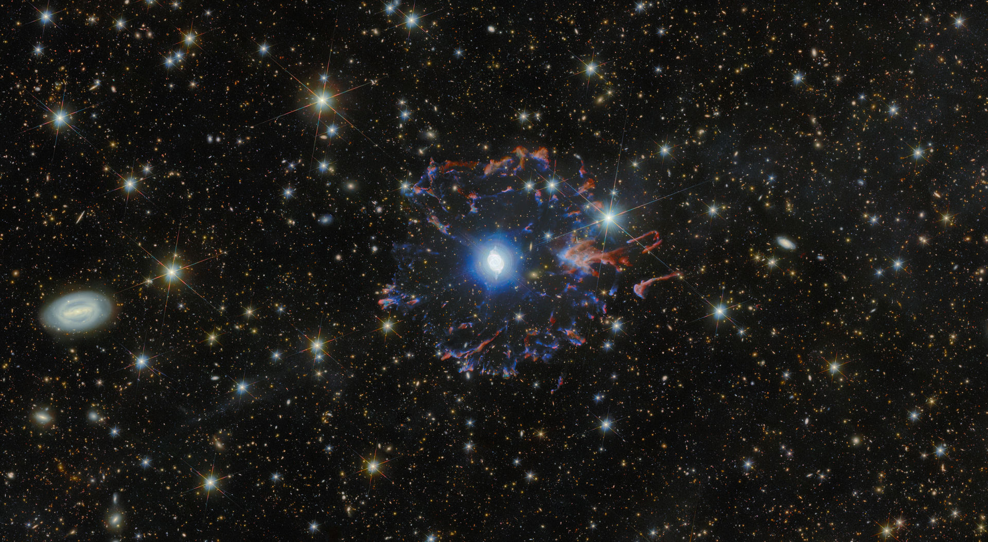 Euclid and Hubble's view of Cat's Eye Nebula